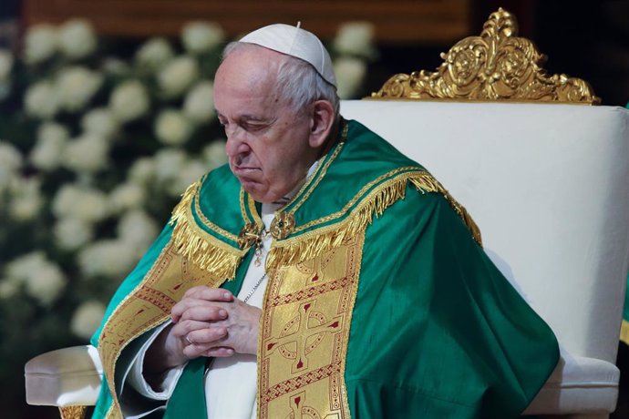 Archivo - 03 July 2022, Vatican, Vatican City: Pope Francis leads a Holy Mass for the Congolese community in Rome at Saint Peter's Basilica. Photo: Evandro Inetti/ZUMA Press Wire/dpa