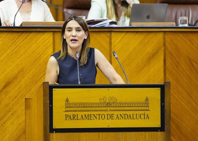 Archivo - La diputada socialista Olga Manzano, en una foto de archivo en el Parlamento andaluz.