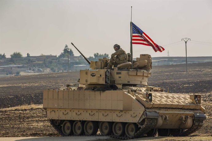 Archivo - December 11, 2020 - Syria - A U.S. Soldier, with Alpha Company, 1st Battalion, 6th Infantry Regiment, 2nd Armored Brigade Combat Team, 1st Armored Division, sits in the gunnerâs seat of a M2 Bradley Infantry Fighting Vehicle in the Central Comma