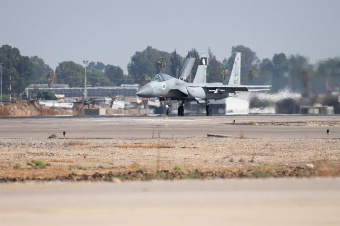 Archivo - July 20, 2024, Undisclosed Airbase, Israel: Israel Air Force F15 Fighter Jets prepare to take off for a strike in Yemen following a deadly Tel Aviv drone strike yesterday in Tel Aviv. Israel Defense Forces spokesman says IDF fighter jets struck 