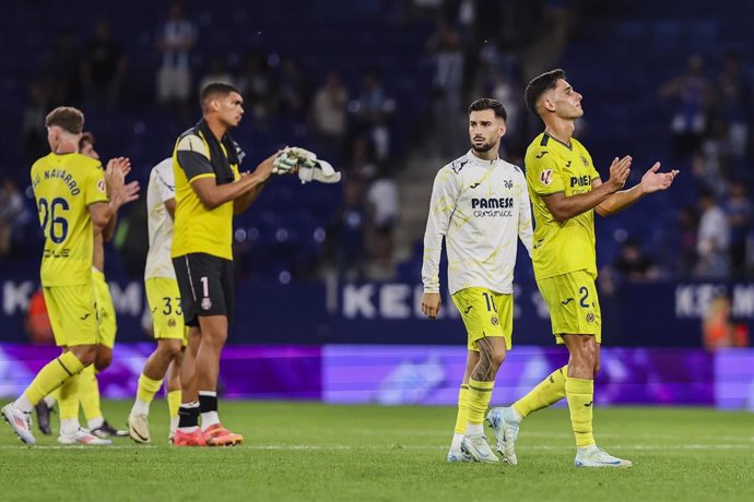 Jugadores del Villarreal celebran la victoria ante el RCD Espanyol