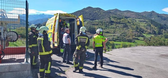 Evacuado en helicóptero un corredor de la Subida Pedestre al Desfiladero de La Hermida con síntomas de infarto