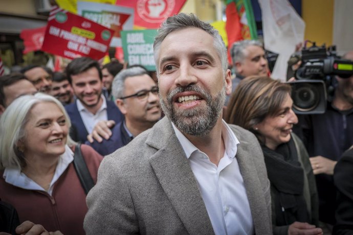 Archivo - March 5, 2024, SetúBal, Portugal: Setúbal, 05/03/2024 - PS in Campaign for the 2024 Legislative elections.The General Secretary of the Socialist Party, Pedro Nuno Santos, took part this afternoon in a rally near Bocage Square in Setúbal.Pedro Nu