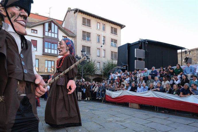 Miles de personas celebran el Día de Campoo en Reinosa