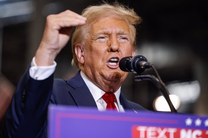 September 25, 2024, Cherokee, North Carolina, USA Former President DONALD TRUMP speaks at a campaign rally inside the Mosack Group manufacturing warehouse in Mint Hill, North Carolina, on Wednesday.