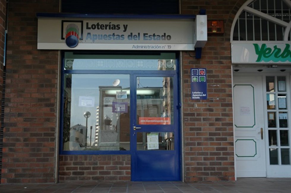 Archivo - Despacho de loterías 