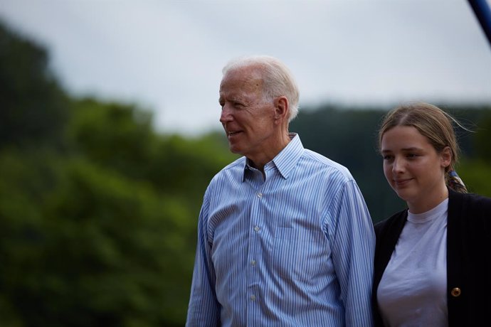 Archivo - July 12, 2019 - Dover, NH, USA - Forner Vice president and Democratic Presidential candidate Joe Biden spoke to supporters at Castaways in Dover, NH on July 12, 2019. Biden walks his granddaughter.