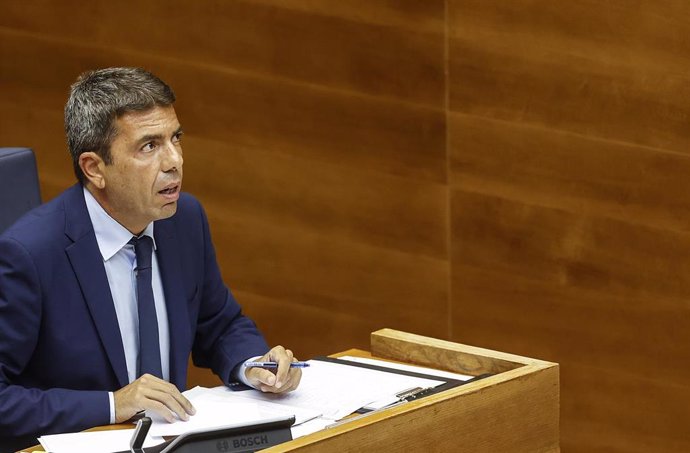 El presidente de la Generalitat Valenciana, Carlos Mazón, durante un debate de política general