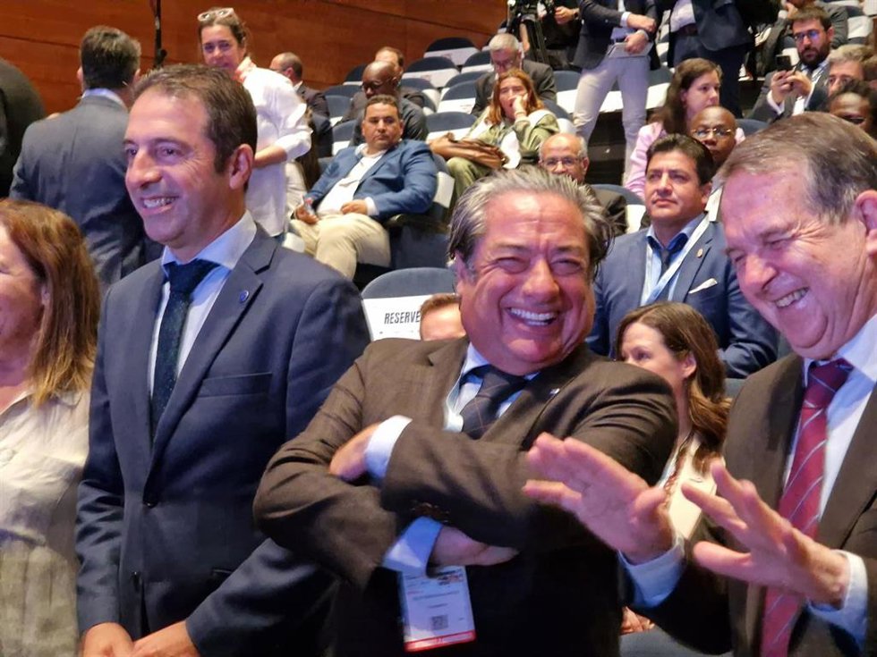 Villares, García y Caballero esta mañana en el Congreso.