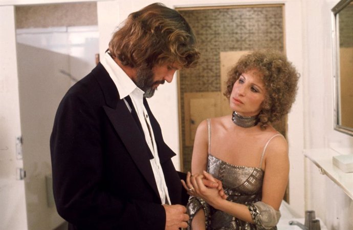 Barbra Streisand, Dolly Parton y otras estrellas del cine y la música lloran la muerte de Kris Kristofferson