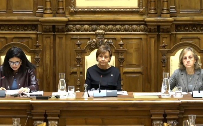 La alcaldesa de Gijón, Carmen Moriyón (Foro), preside el Pleno Municipal Extraordinario de Ordenanzas Fiscales.