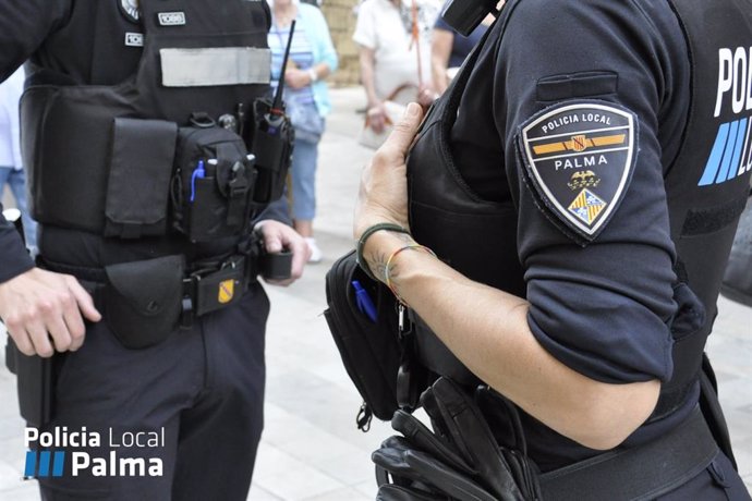 Dos agentes de la Policía Local de Palma