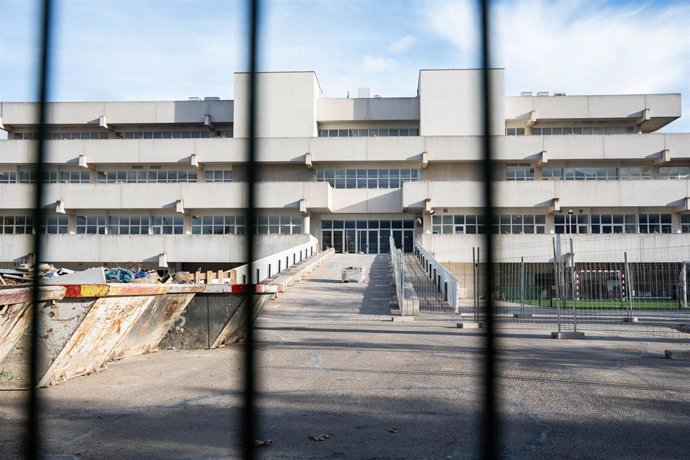 Fachada del centro habilitado para la acogida de menores extranjeros no acompañados en La Cantueña (Fuenlabrada)