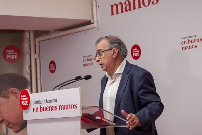 Archivo - El diputado del PSOE, Fernando Mora, en una foto de archivo