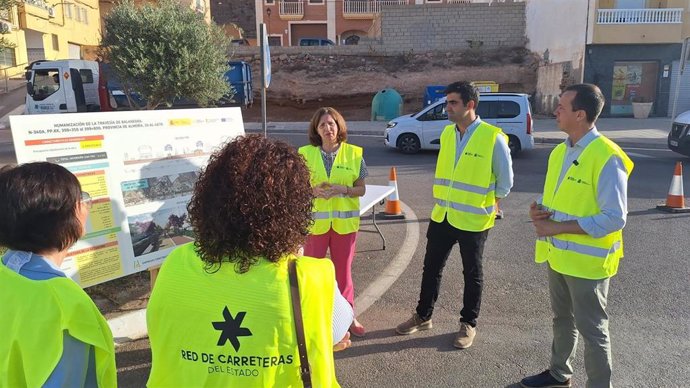 Visita del subdelegado del Gobierno en Almería, José María Martín, y la alcaldesa de Balanegra, Nuria Rodríguez.