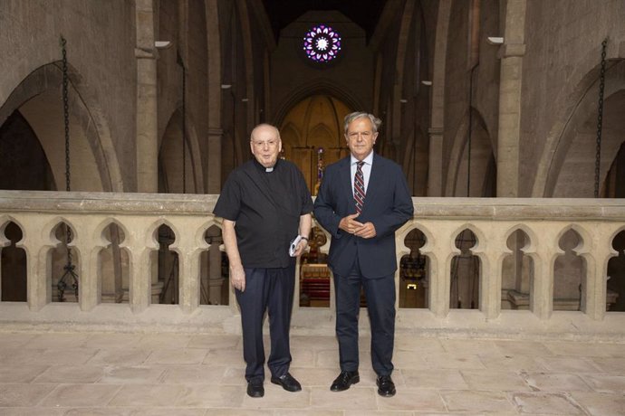 El presidente de la Diputación de Córdoba, Salvador Fuentes (Córdoba), visita la iglesia de San Pablo de la capital.