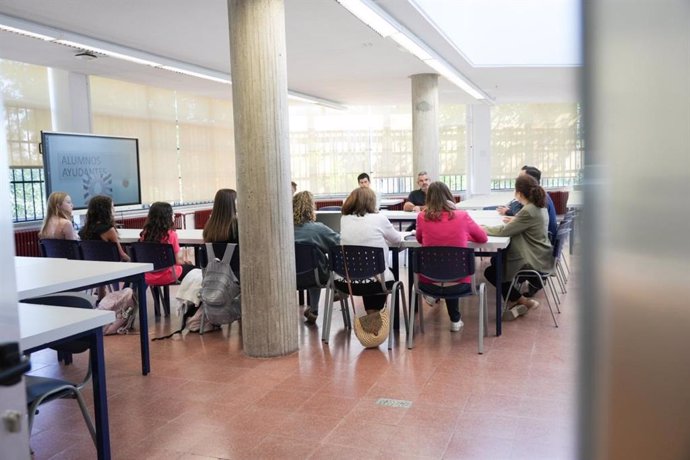 El consejero de Educación, Cultura y Deportes, Amador Pastor, durante su participación en la Comisión de Convivencia de Centro celebrada en el IES 'Universidad Laboral' de Toledo.