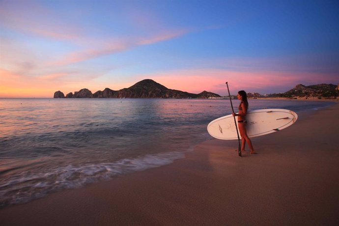 Archivo - Playa Medano en Los Cabos