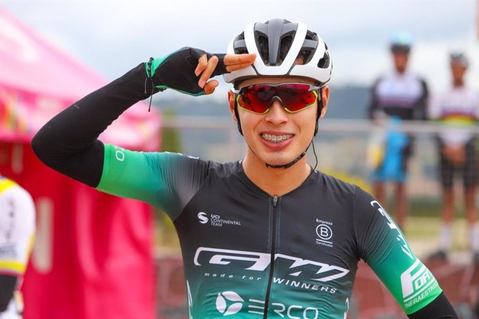 El joven ciclista colombiano Diego Pescador, de 19 años, ha fichado por el Movistar Team por tres temporadas.