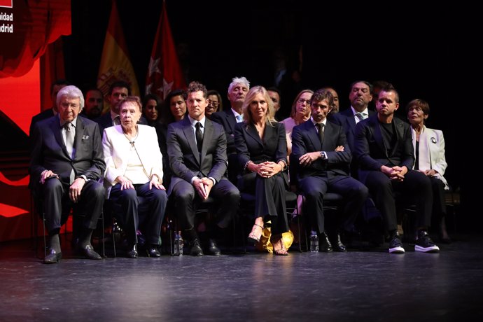 Los premiados durante la XXII edición de los Premios de Cultura y presentación del Ballet Español de la Comunidad de Madrid, en el Teatro Auditorio de San Lorenzo de El Escorial, a 30 de septiembre de 2024, en San Lorenzo de El Escorial, Madrid (España).