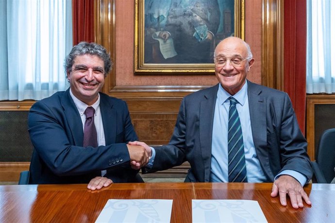 El presidente de Banco Sabadell, Josep Oliu, y el presidente del Gremi de Fabricants, Esteve Gené.