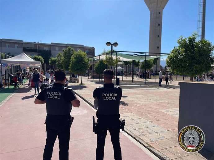 Agentes de la Policía Local de Santa Fe (Granada), en una imagen de archivo.