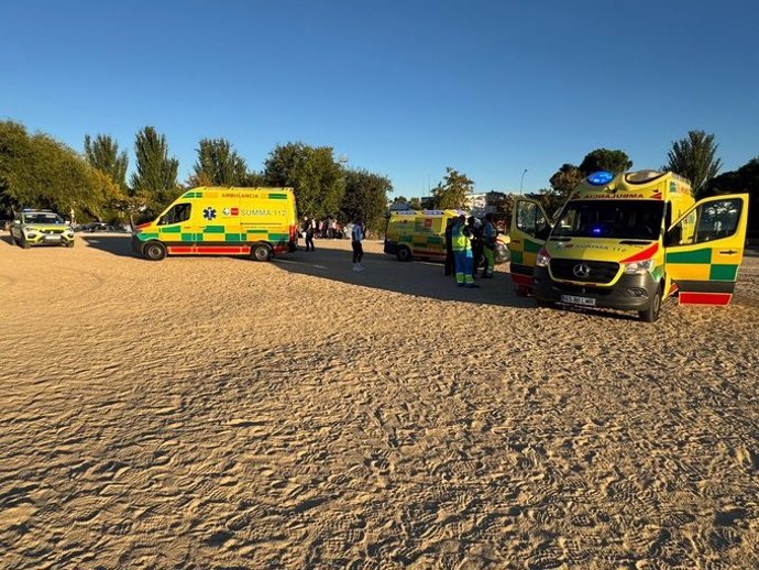 Una 'cadena de supervivencia' salva la vida a un hombre que entró en parada cuando jugaba al fútbol en Alcorcón