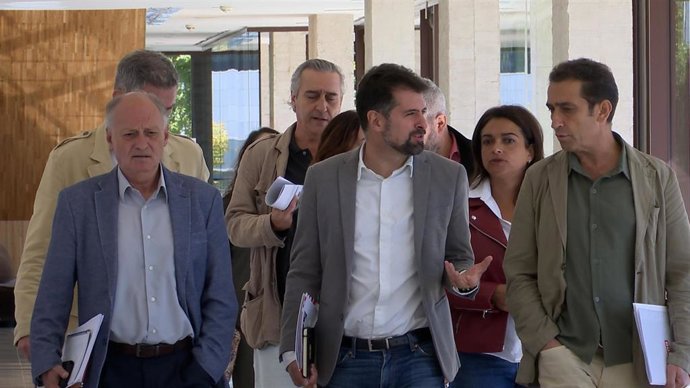 Reunión de Luis Tudanca con UGT y CCOO