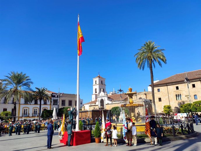 La bandera nacional onderá en la Plaza de España de Mérida durante toda la semana de actividades organizadas por la Guardia Civil.