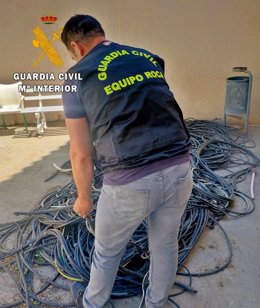 Archivo - Imagen de una intervención de cableado de cobre