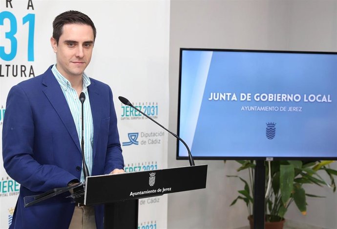 Jaime Espinar, concejal de Servicios Públicos del Ayuntamiento de Jerez, Jaime Espinar, en rueda de prensa.