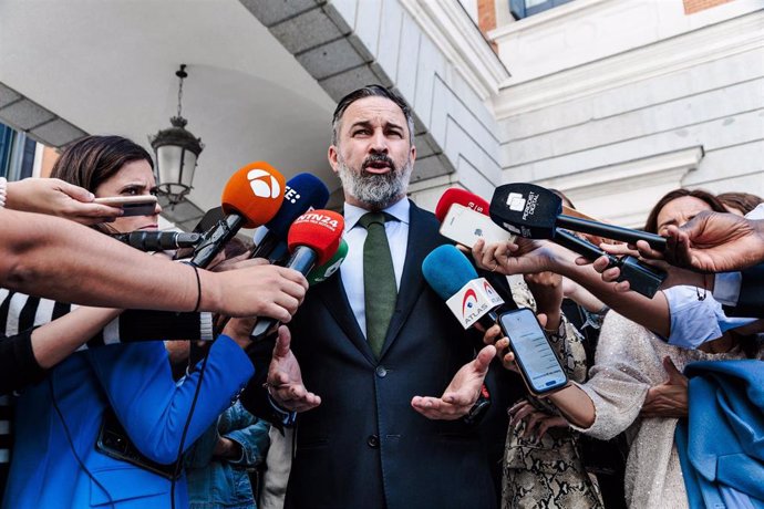 El líder de VOX, Santiago Abascal, ofrece declaraciones a los medios