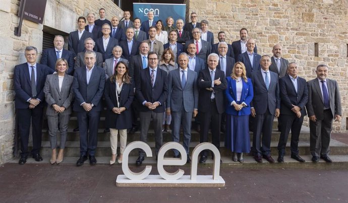 Imagen de los 40 empresarios y directivos que han participado en la constitución del Comité Asesor Empresarial de CEN