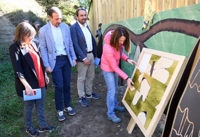 Las autoridades durante la inauguración de la ruta 'Macarulla'