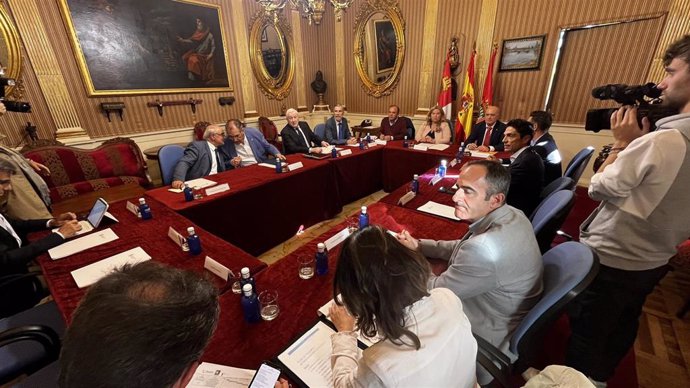 Reunión del Consejo Municipal de Industria de Burgos.