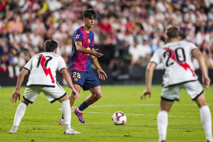 Archivo - Marc Bernal of FC Barcelona in action during the Spanish league, La Liga EA Sports, football match played between Rayo Vallecano and FC Barcelona at Vallecas stadium on August 27, 2024, in Madrid, Spain.