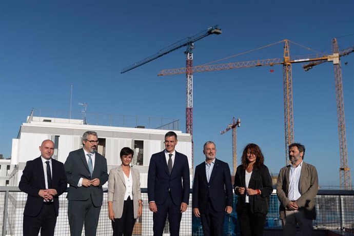 El presidente del Gobierno, Pedro Sánchez, encabeza la visita de una promoción de viviendas para alquiler asequible en Barcelona (Catalunya), a 30 de septiembre de 2024