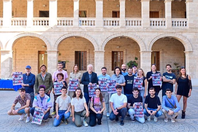 Acto de presentación de la 7ª edición de los Premis Enderrock en La Misericòrdia.