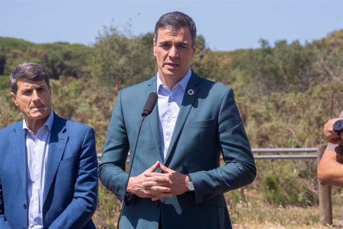 Archivo - El presidente del Gobierno de España, Pedro Sánchez, en una visita a Doñana en el mes de abril.