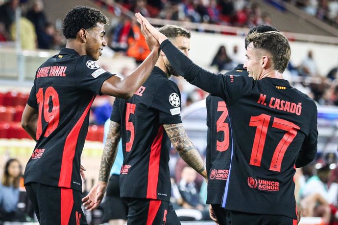 19 September 2024, France, Monaco: Barcelona's Lamine Yamal (L) celebrates scoring his side's first goal with teammate Marc Casado during the UEFA Champions League soccer match between AS Monaco and FC Barcelona at Louis II Stadium. Photo: Matthieu Mirvil