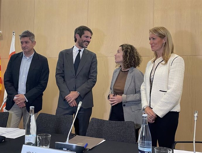 Inauguración de Liber 2024, con el alcalde de L'Hospitalet David Quirós, el ministro Ernest Urtasun, la consellera Sònia Hernández y la teniente de alcalde de Barcelona Maria Eugènia Gay