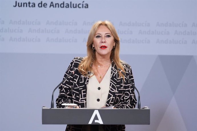 La consejera de Economía, Hacienda y Fondos Europeos y portavoz del Gobierno, Carolina España, comparece en la rueda de prensa posterior al Consejo de Gobierno de Andalucía. A 30 de septiembre de 2024, en Sevilla (Andalucía, España).El Consejo de Gobierno