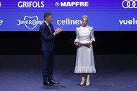 Sánchez entrega a la mujer de Navalni, Yulia Navalnaya, el Premio Internacional Vanguardia 2024