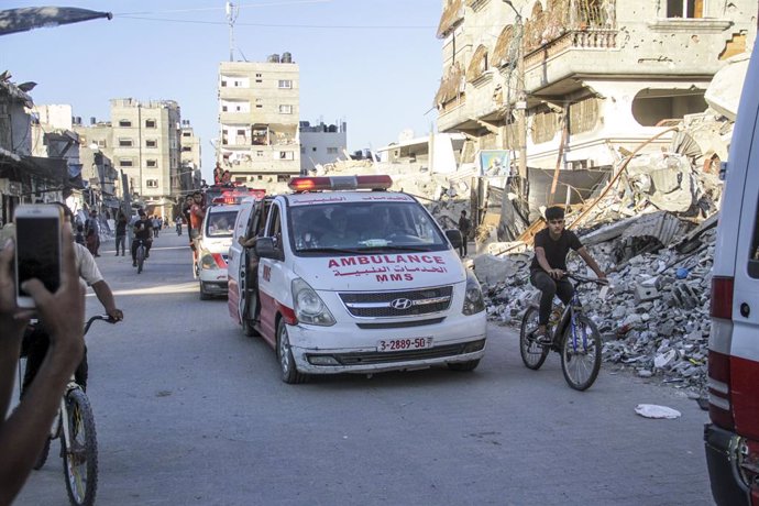 Ambulancias tras bombardeos israelíes en la ciudad de Gaza