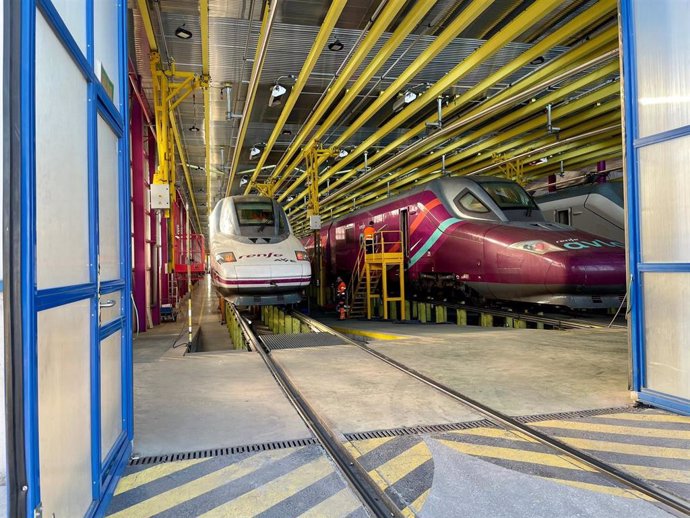 Archivo - Taller de trenes de Renfe