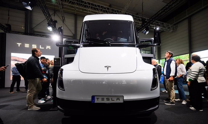 17 September 2024, Lower Saxony, Hanover: A Tesla Semi electric truck is displayed at the Tesla stand at the IAA Transportation trade fair in Hanover. 