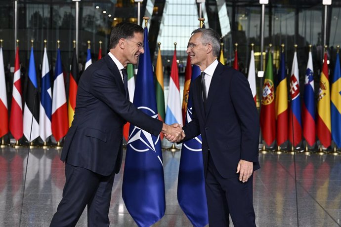 01 October 2024, Belgium, Brussels: NATO outgoing Secretary General Jens Stoltenberg (R) and NATO new Secretary General Mark Rutte pictured at a ceremony to mark the end of Stoltenberg's term as NATO Secretary General, in NATO Headquarters in Brussels, Tu