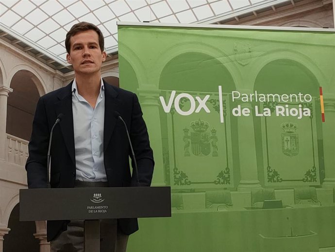 El portavoz del Grupo Parlamentario de Vox en La Rioja, Ángel Alda, en comparecencia de prensa