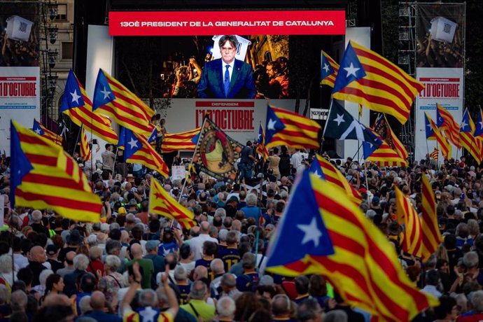 Archivo - El expresidente de la Generalitat Carles Puigdemont participa en un acto por el sexto aniversario del 1-O en 2023