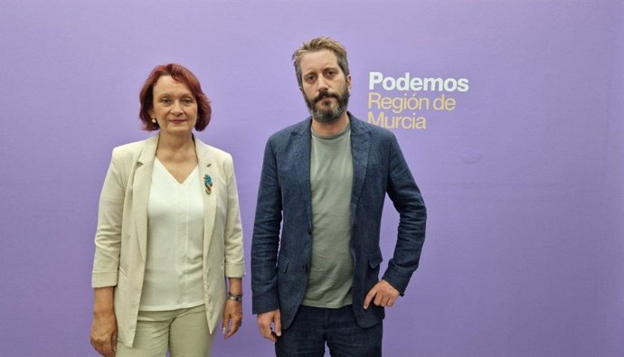 Los diputados de Podemos, María Marín y Víctor Egío